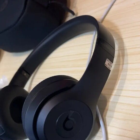 Beats Solo3 Wireless Headband Brushed Black 98% new with storage bag - Picture 4 of 7